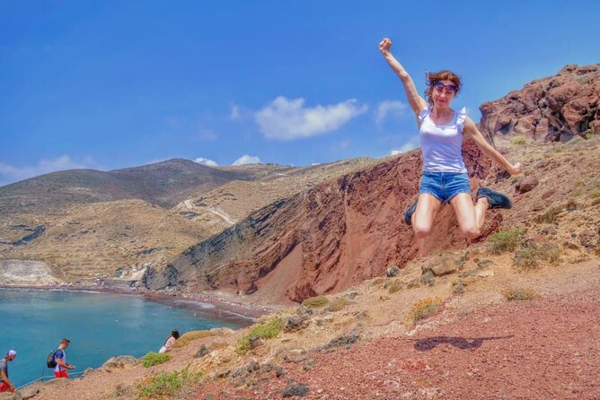 2-Day Santorini Bus Tour with Volcanic Cruise - Day 1 Akrotiri, Emporio, Perissa, and the Profitis Ilias viewpoint