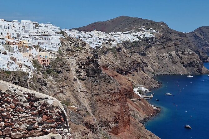 3 hours Panoramic Tour to Oia - The guide factor: why Théo’s style matters