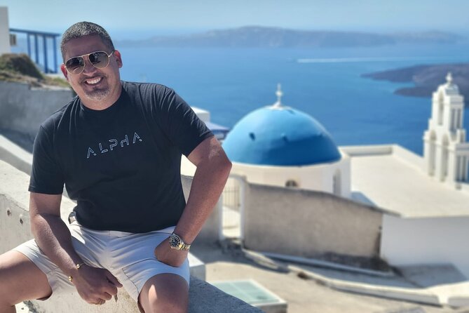 4 hrs PRIVATE island tour and photos, Oia and Blue domes - Pyrgos: the former capital for real village life