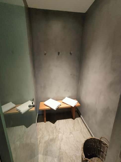 Akrotiri: Aromatherapy Couples Massage - Entering Zen Spa and settling into a real couples setup