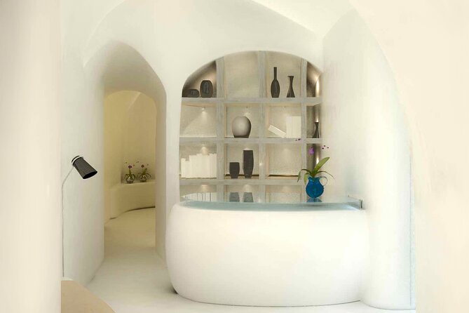 Akrotiri: Couples Massage & Pool Day Access - Meeting point and what the start feels like
