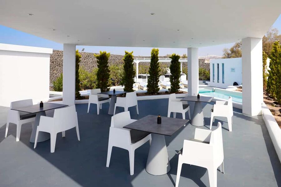 Akrotiri: Departure Day Spa Package Wine/Fruits/Pool Access - The Main Event: A Couples Aromatherapy Massage in a Private Suite