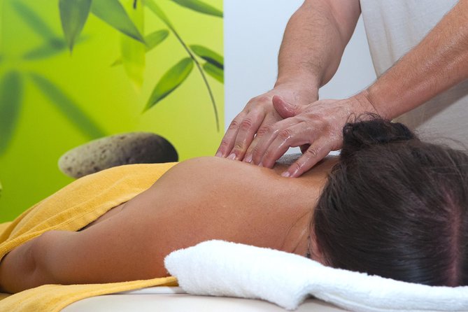 Akrotiri: Singles' Aromatherapy Massages - The massage style: aromatherapy plus hands-on therapy