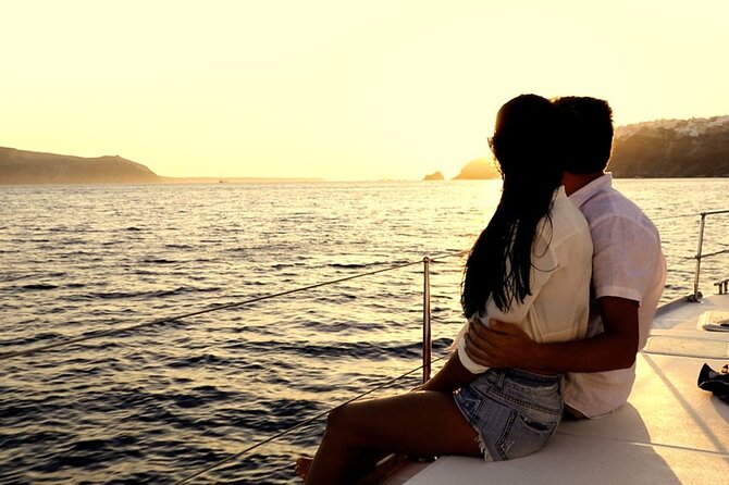 ALL-INCLUSIVE: Santorini Caldera Cruise with Greek Meal & Drinks - The sunset sail toward Ammoudi: the money shot moment