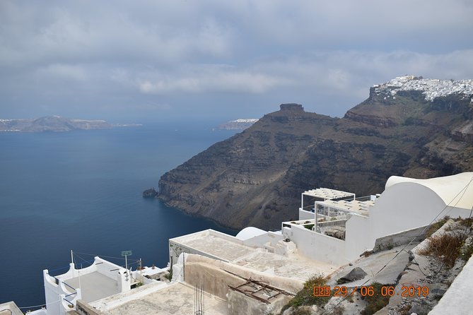 All of Santorini in 6 hours (private) - Perissa Black Sand Beach: Lunch, Coffee, and Beach Time You Can Actually Use