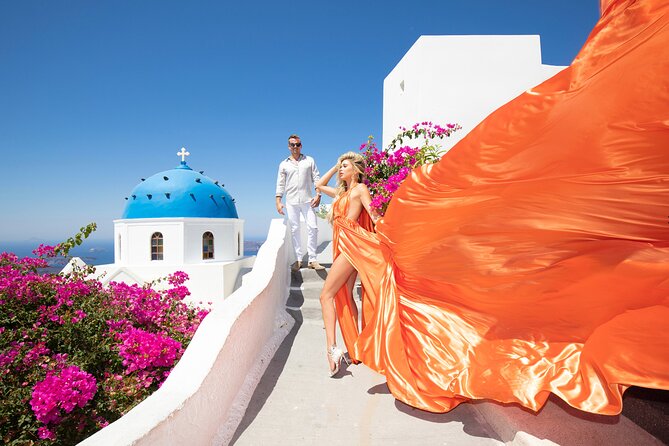 Amazing Flying Dress Photoshoot in Santorini - Posing guidance and the flying-dress assistant