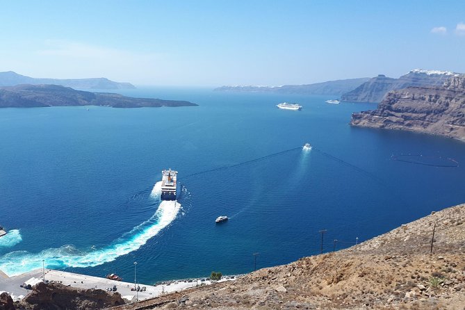 Amazing sightseeing in Santorini - Perivolos Beach: black sand, a longer walk, and an easy change of mood