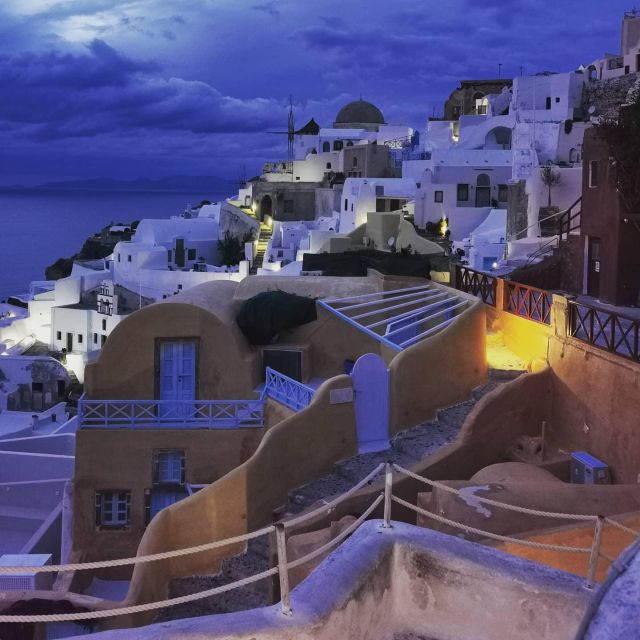 Best of Santorini 4hours Private Tour - Oia at first stop: white alleys and caldera views on your schedule