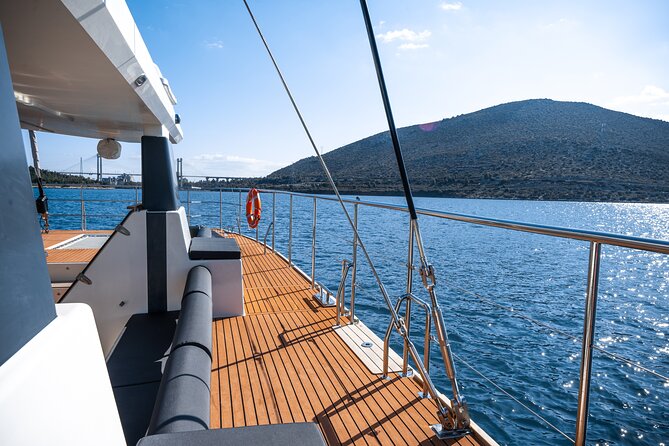 Comfort Max Catamaran Caldera Cruise with BBQ and Drinks - Volcano area and the hot springs lead-in: what 30 minutes is good for