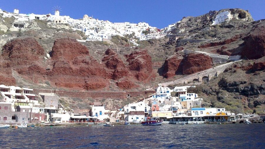 Cruise Traveller's Shore Excursion - Winery stop on the way to Oia: quick taste, not a long detour