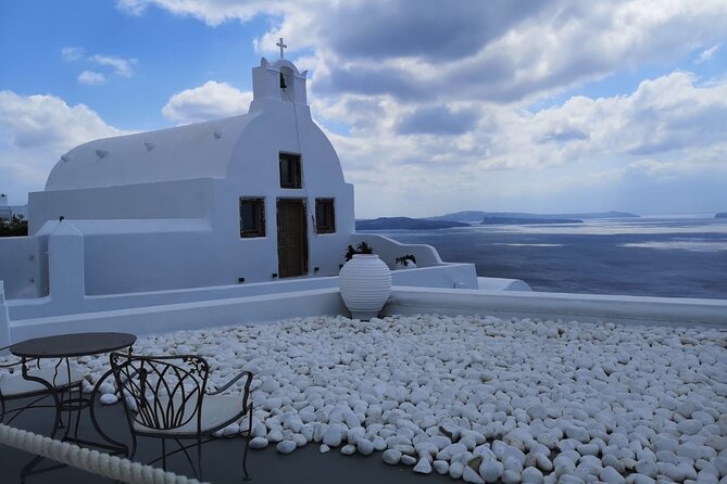 Discover Best Of Santorini with Locals Small Group Half Day Tour - Getting Oriented in Oia, Home of the Caldera Views