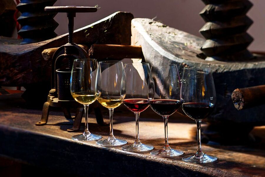 Discover Santorini: Prehistoric Akrotiri & Winery Tour - Key things to look forward to