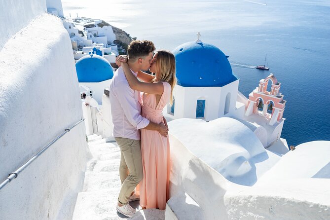 Exclusive Photo Session - 1hour - From Oia main street to Caldera viewpoints and Blue Domes-style backdrops