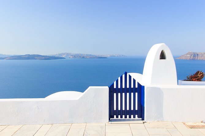 Explore Oia(IA) - Private Guided Tour - Exploring Oia’s white streets and blue-domed churches