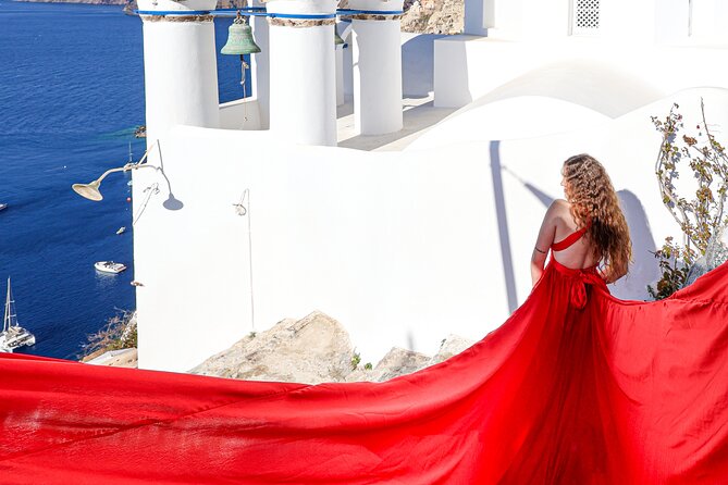 Flying Dress Photoshoot Experience in Santorini with pick up - Posing with the wind: what “flying dress” really requires