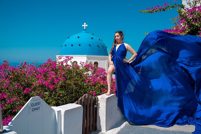 Flying Dress Photoshoot in Oia Private entry to Blue Dome - Pro photographer help: Habibi’s impact on your final photos