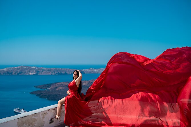 Flying Dress Photoshoot in Oia Private entry to Blue Dome - Heat and weather: how to prepare so the shoot stays easy