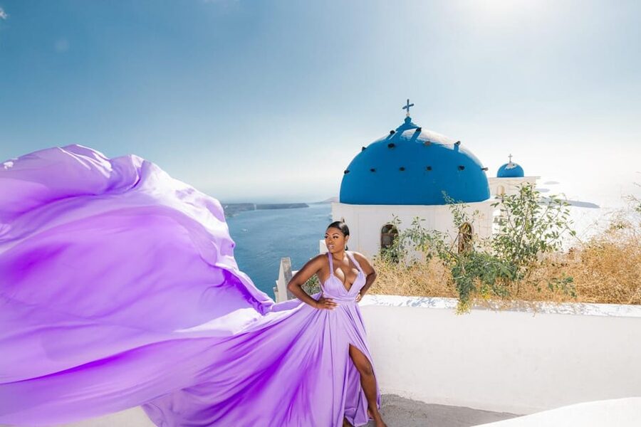 Flying dress Photoshoot in Santorini with Hotel Pickup - How long will this take, and what should you wear