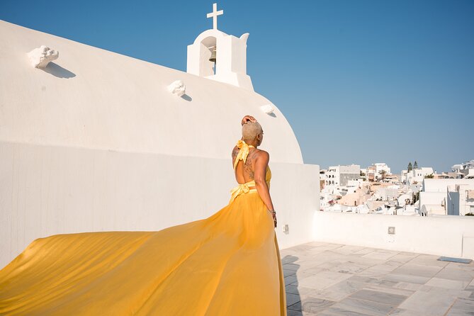 Flying Dress Private Photoshoot Santorini - Your 1-hour shoot flow, from dress setup to coached poses