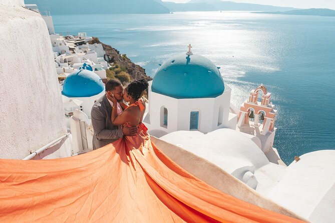 Flying Dress Santorini Photoshoot - How Maria and the assistant keep the dress flying and your poses looking natural