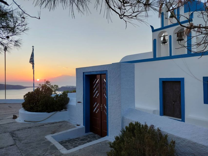 From Santorini: Guided Oia Morning Tour with Breakfast - Oia at first light: less stress, better photos