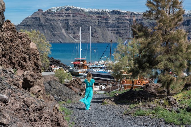Full Day Boat Tour to Caldera Islands & Sunset in Oia by bus - Price and Logistics: Shared Transfers, Bigger Groups, and Time Buffers