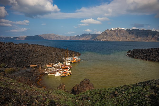 Full Day Santorini Caldera Cruise - The Boat Ride Back Under Oia: Views Plus Comfort Checks