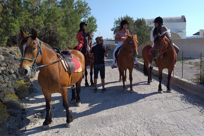 Horse Riding: Explore Secret Thera - Guide Style in the Real World: English, Patience, and Photo Direction