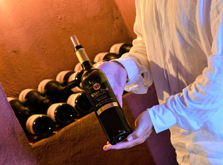 Imerovigli: Premium Wine Tasting with Caldera and Sea Views - The vineyard walk: seeing kouloura training up close