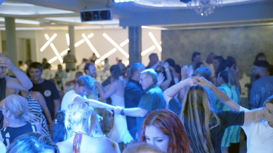 Kamari: Greek Show, Buffet Dinner, and Drinks at Dimitris - Final verdict: Should you book this Kamari Greek night?