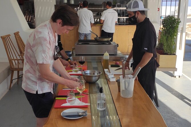 Kitchen Stories - Stop inside the cooking class: Chef Argy turns lessons into dinner