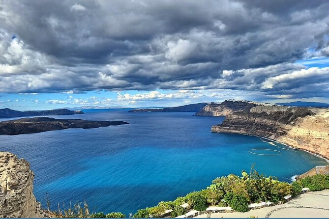 Luxury Full Day Private Sightseeing Tour in Santorini - Akrotiri Lighthouse and Red Beach, geology in plain view