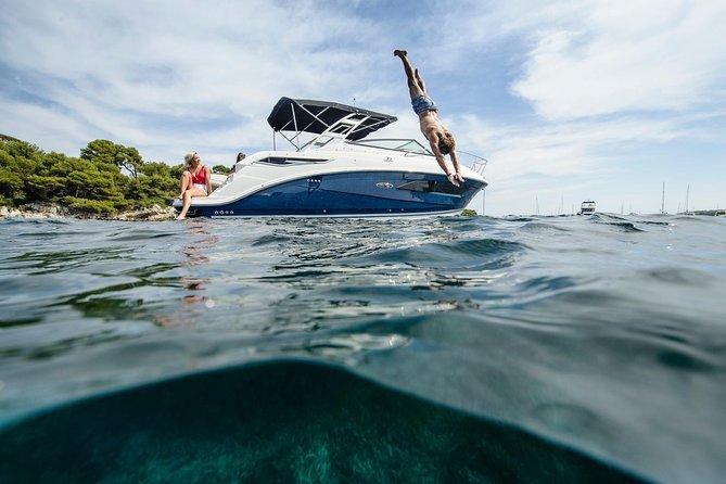 Motor Yacht (2020)Luxury Private Cruise Around Santorini - The Yacht Experience: Small Boat Feel, Big View Payoff
