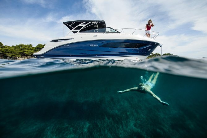 Motor Yacht (2020)Luxury Private Cruise Around Santorini - Your Route Through the Caldera: Beaches, Lighthouse, and Volcanic Stops