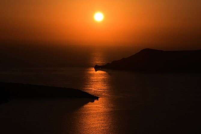 Odyssey of the Secrets of Santorini - A 3-hour Private Tour - Stop 4 in Oia: blue domes, alleys, and 90 minutes to slow down