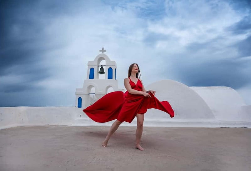 Oía: Santorini Professional Photoshoot with Edited Photos - What to bring so you are comfortable and camera-ready
