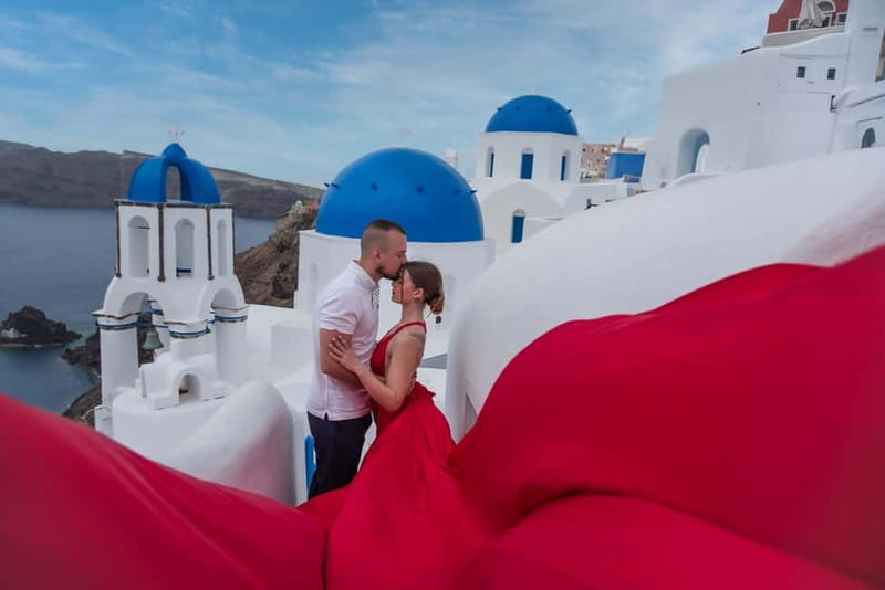 Oía: Santorini Professional Photoshoot with Edited Photos - Language and communication that keeps the session smooth
