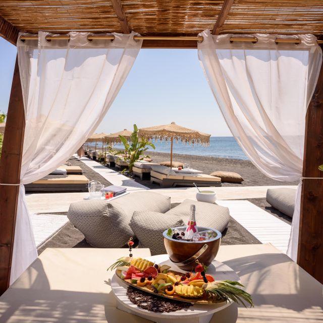 Perivolos Beach: Sun-Bed Experience FortyOne Bar Restaurant - Lunch without losing your loungers: where to eat and how it works