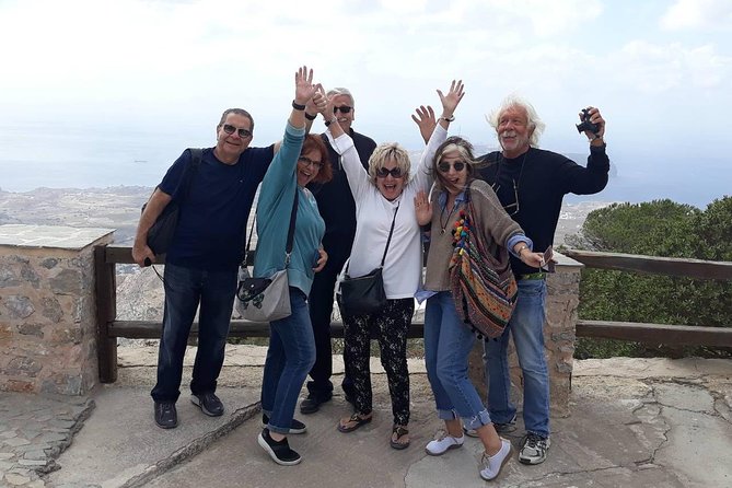 Private Classic Santorini Panorama: Visit the most popular destinations! - Red Beach: Volcanic Color, Steep Terrain, and Quick Photo Time