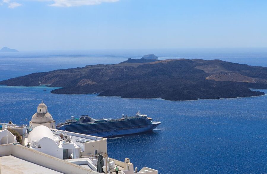 Private Famous Sights Tour with Local Guide in Santorini - Megalochori: Cycladic streets with a slower rhythm