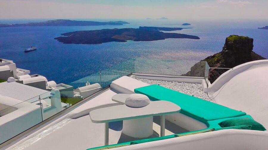 Private Famous Sights Tour with Local Guide in Santorini - Oia village: the iconic stop, without losing your whole day