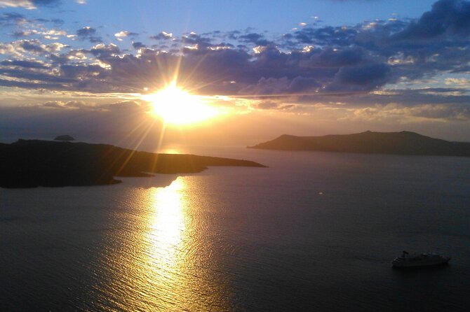 Private Half Day Guided Tour Visit to Santorini - Red Beach and Perissa Black Sand: Two Volcanic Coasts