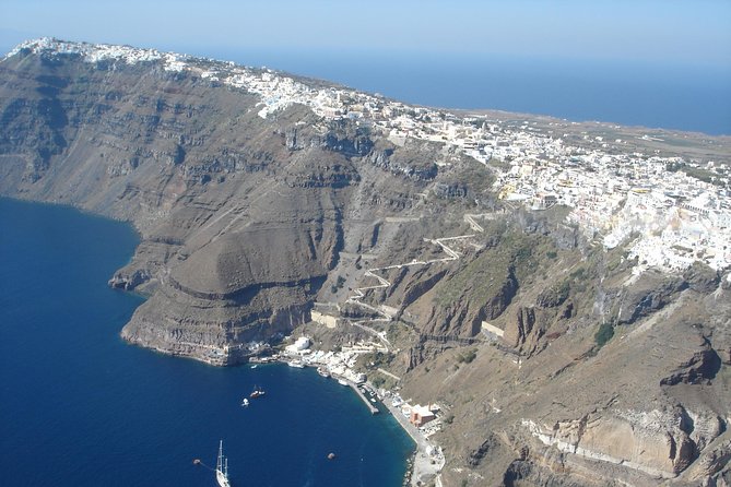 Private Helicopter Tour Santorini 20 minutes - up to 4 passengers - How the flight route strings together Akrotiri, Thira, Red Beach, Nea Kameni, and Oia