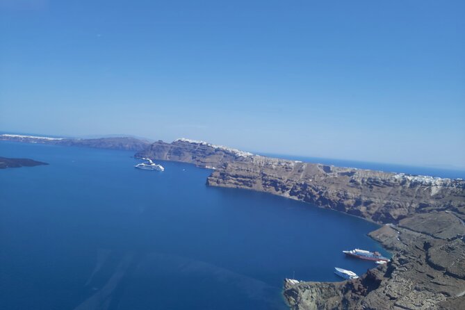 Private Helicopter Tour Santorini 30 minutes - up to 4 passengers - Route overview: Akrotiri Lighthouse and Thira from above