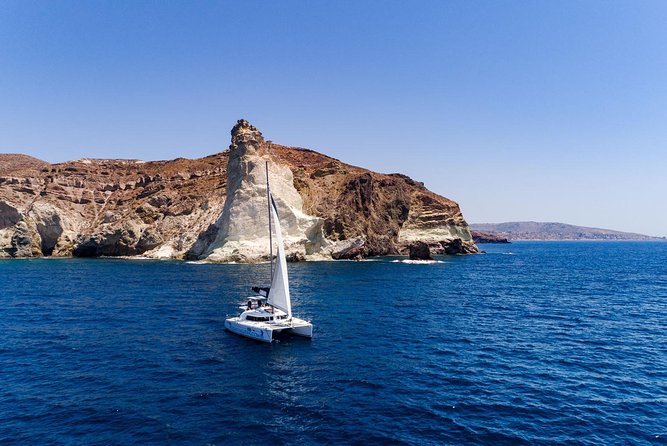 Private Luxury Caldera Cruise with a rich BBQ meal and Open Bar! - BBQ lunch and an open bar, how the onboard meal actually helps