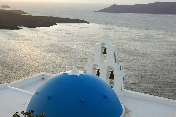 Private Oia Panoramic Scenes: Embrace the most picturesque village of Santorini! - Oia Main Street: blue domes, marble streets, and real strolling time