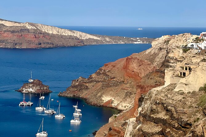 Private Santorini Tour: The Highlights Luxury Vehicle - A private Santorini loop that actually fits into 5 hours
