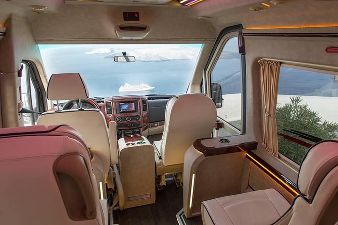 Private Transfer , from or to Santorini Airport / Port / Hotel - Getting from your hotel to JTR or Athinios Port