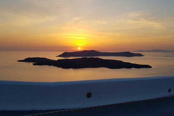 Private Transfer from-to Santorini airport to-from anywhere in Santorini Island - How the SANTOESTRELLA pickup avoids airport chaos