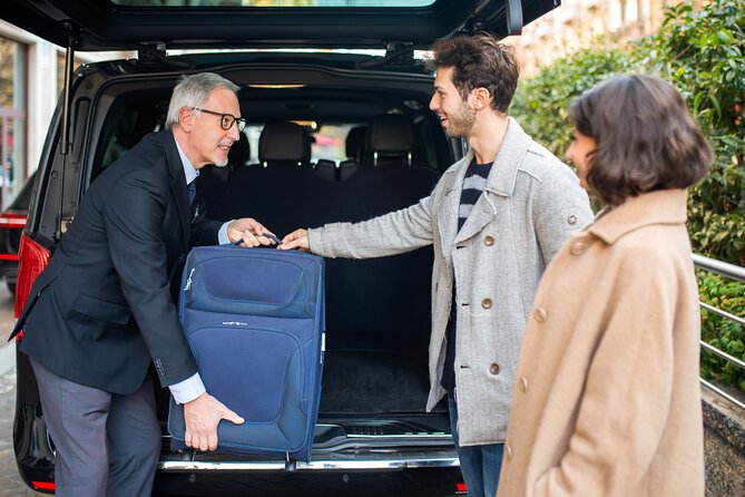 Private Transfers in Santorini Airport, Port and Hotels - When to book and how to get the most from it